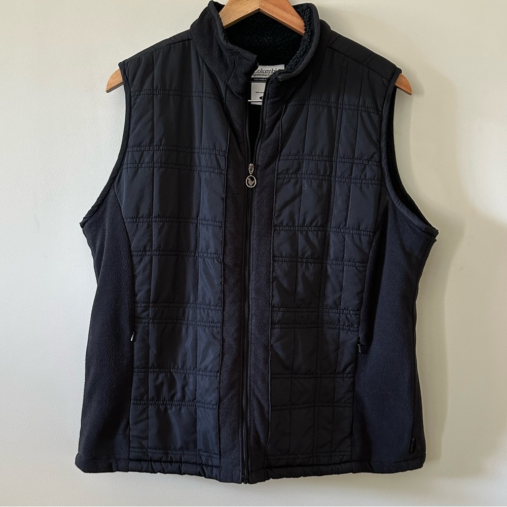 Columbia Black Quilted Vest Full Zip Fleece Lining. Women’s Sz L.